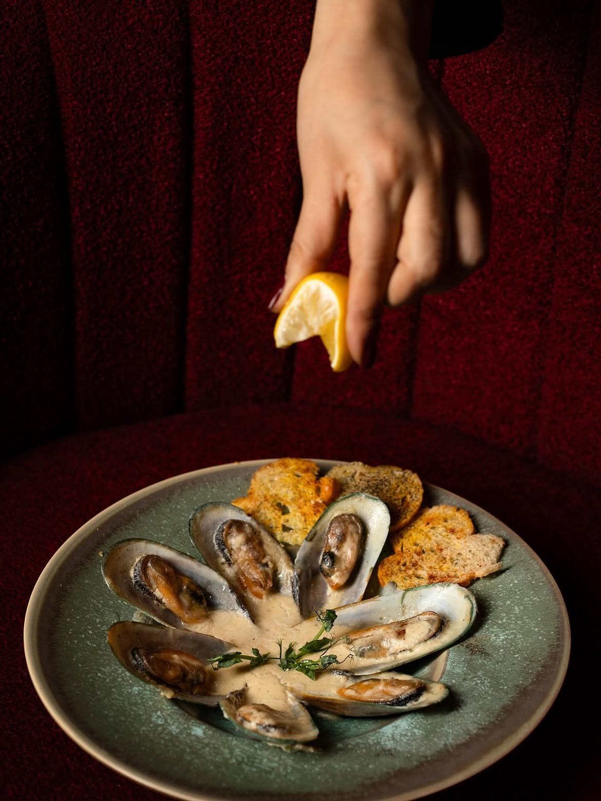Mussels, table detail
